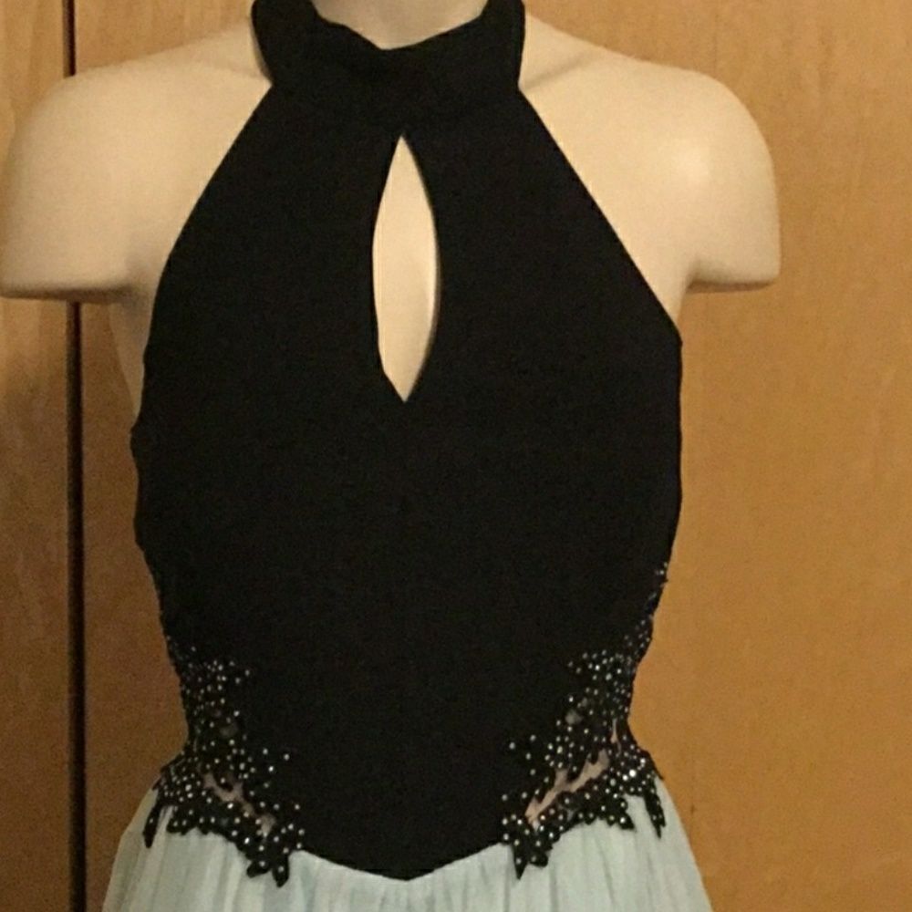 Blondie Nites Keyhole Illussion Mock Neck Gown - Picture 3 of 11